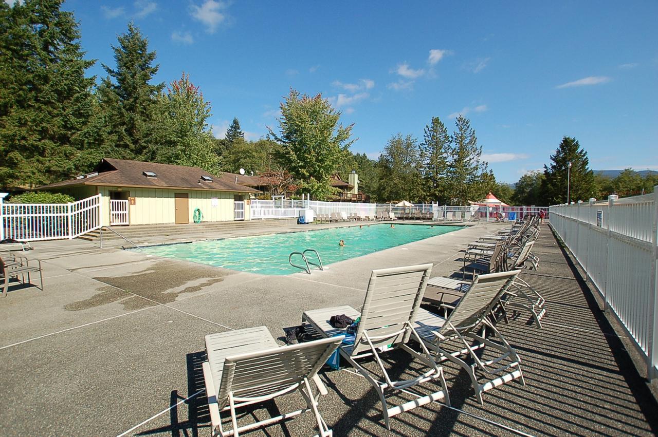 Mount Vernon Camping Resort 16 Ft. Yurt 6 Bow 외부 사진