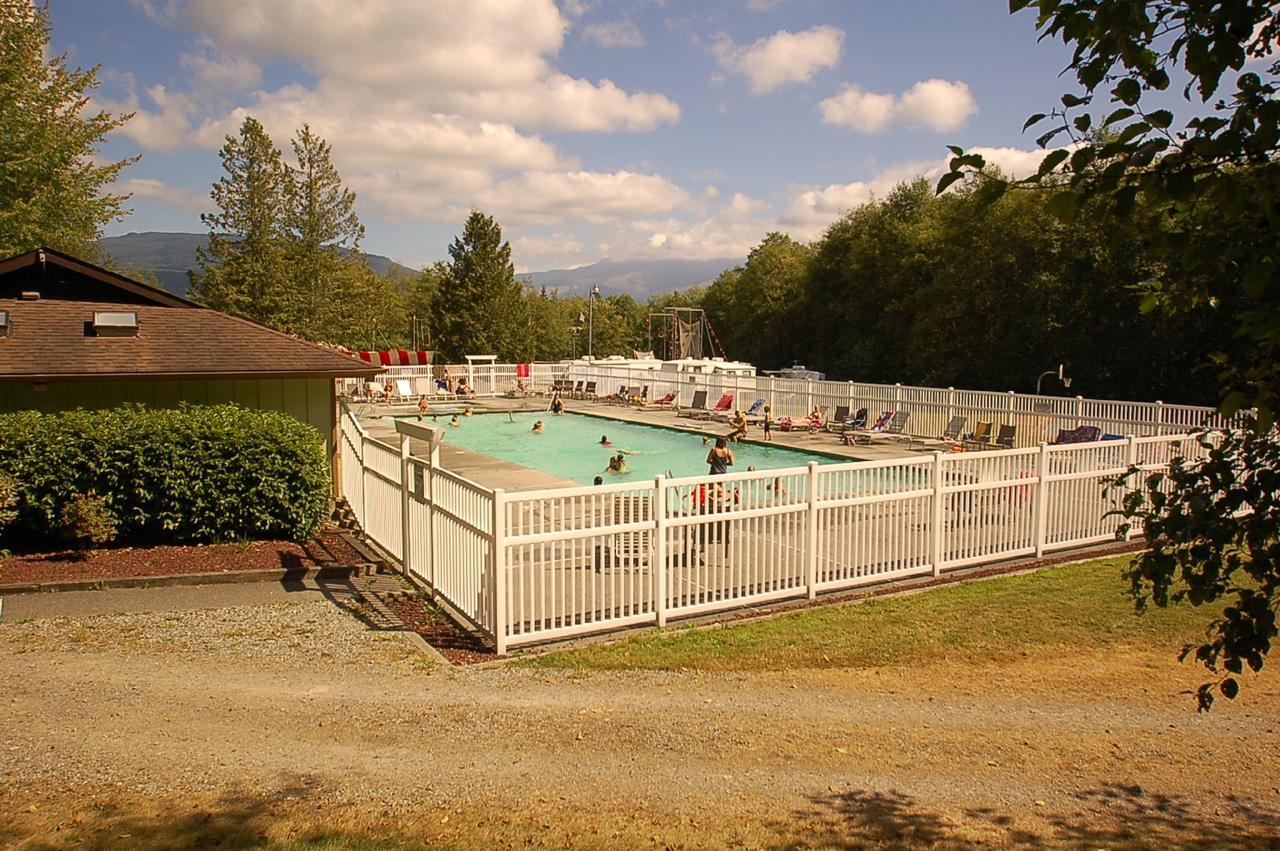 Mount Vernon Camping Resort 16 Ft. Yurt 6 Bow 외부 사진
